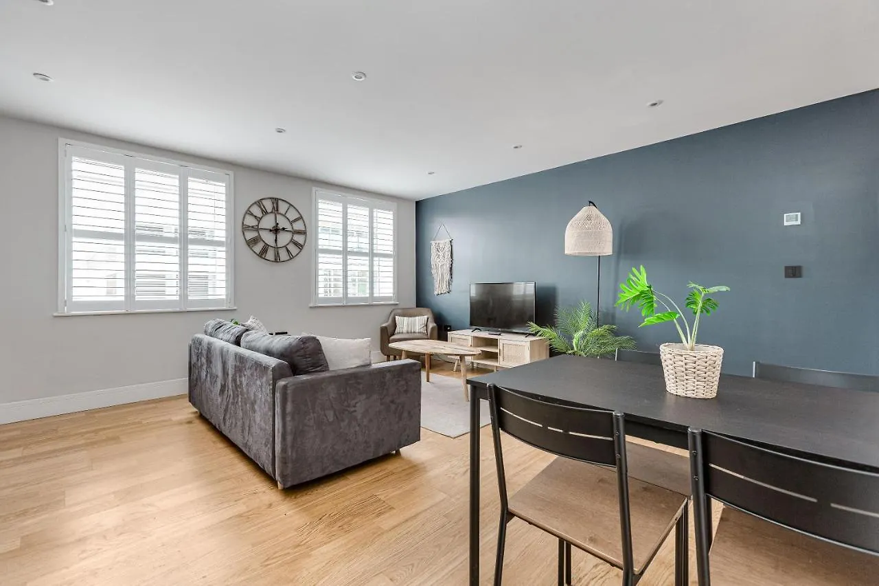 Charming 1 Bedroom Apt , Town Centre, Wifi, Free Parking By Tent Serviced Apartments Staines-upon-Thames United Kingdom
