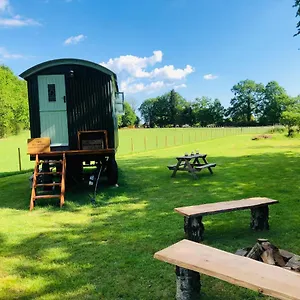 The Big Shepherds Hut Charlwood