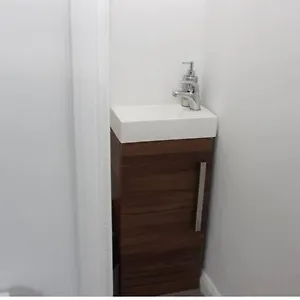 Newly Refurbished 3 Bed 2.5 Bath House In Staines-upon-Thames